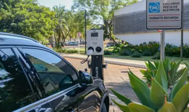 Governo mantém aumento de tarifas na importação de carros elétricos e cria cota zero