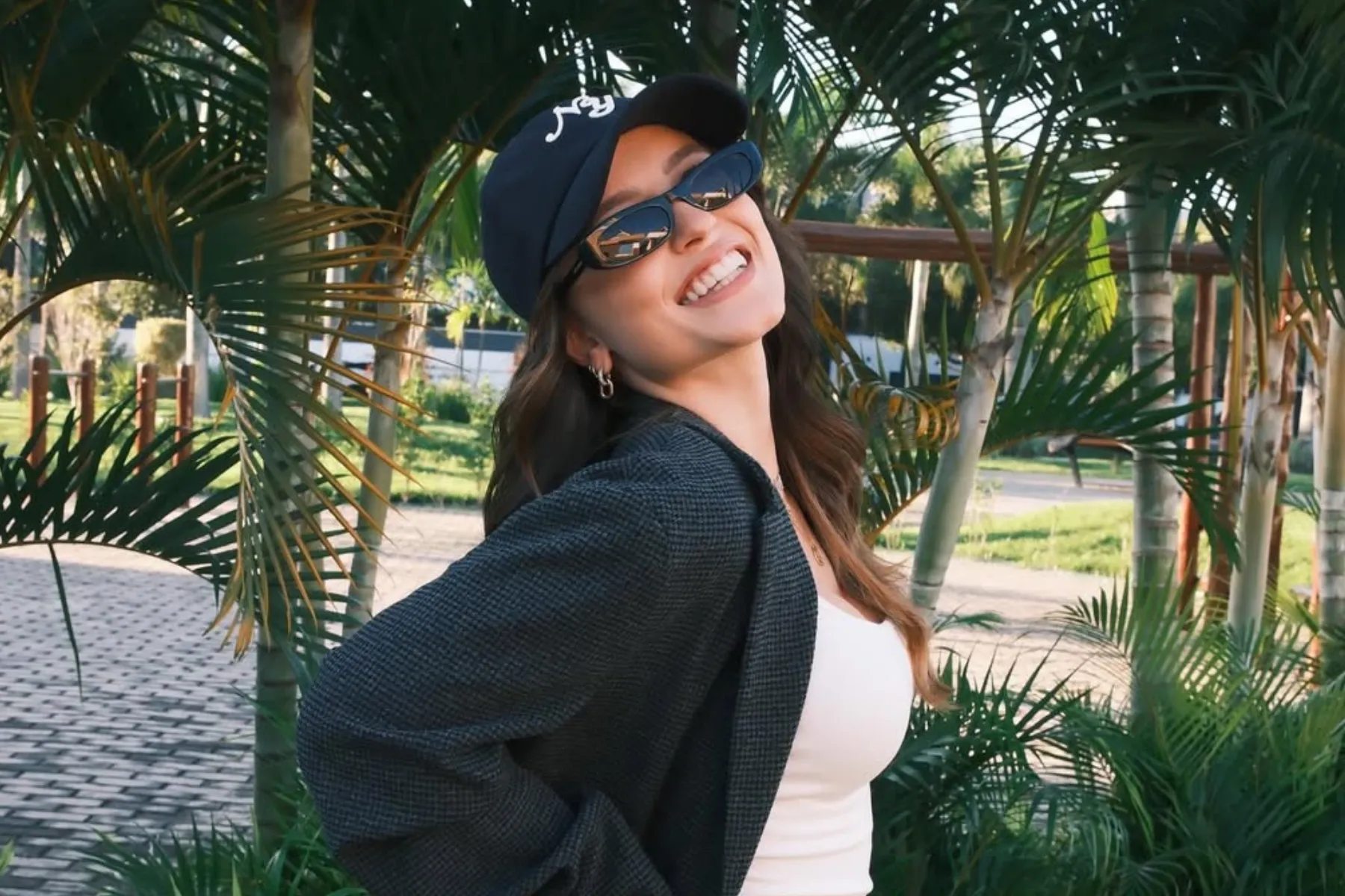 Larissa Manoela cirurgia endometriose: atriz detalha procedimento e fala sobre sonho de ser mãe