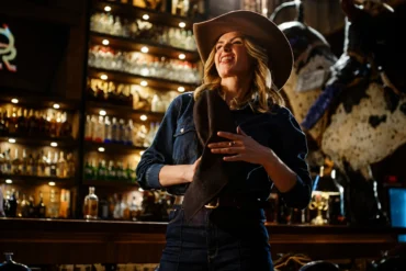Ana Paula Renault revive gesto contra Cowboy em campanha de Rancho Dutton