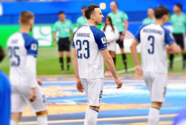 Onde assistir Bósnia x Catar ao vivo: jogo decisivo pode mudar tudo no Grupo B. Imagem: Seleção da Bósnia