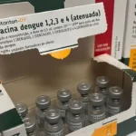 Vacina tem aplicação suspensa após investigação de eventos adversos contra dengue
