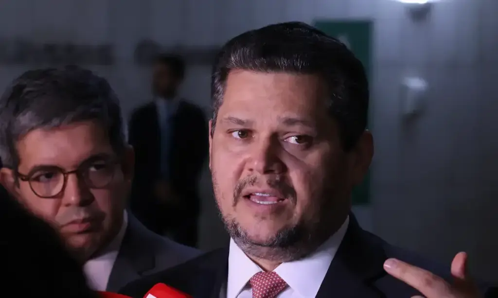 PEC da escala 6x1 segue travada no Senado em semana esvaziada