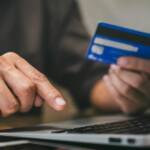 Frete caro faz metade dos consumidores desistirem da compra online, aponta estudo
