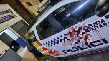 Homem morre após atacar policial com facão durante ocorrência de violência doméstica em Arenápolis