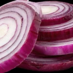 O que acontece quando você começa a comer cebola todos os dias? Alimento rico em antioxidantes pode fortalecer a imunidade, ajudar o coração e melhorar o intestino