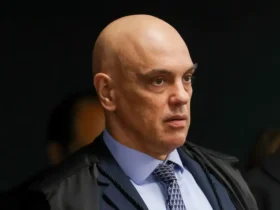 Moraes vota pela condenação de Eduardo Bolsonaro em caso do tarifaço envolvendo Bolsonaro