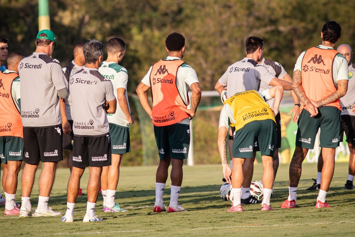 Avaí x Cuiabá: onde assistir, escalações e tudo sobre o duelo da Série B. Imagem: AssCom Dourado