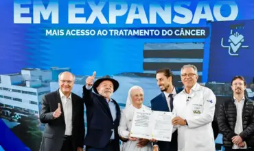 Lula entrega aparelhos de radioterapia em São Paulo e anuncia R$ 160 milhões na saúde