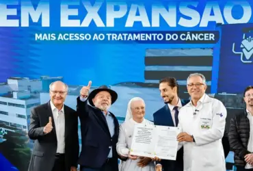 Lula entrega aparelhos de radioterapia em São Paulo e anuncia R$ 160 milhões na saúde