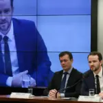 Ministro rebate oposição e afirma que trabalhador paga menos impostos