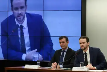 Ministro rebate oposição e afirma que trabalhador paga menos impostos