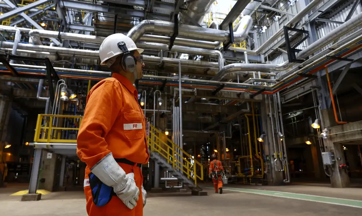 PIB registra crescimento de 0,1% em abril, aponta prévia da FGV