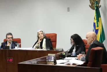 STF forma maioria para condenar Eduardo Bolsonaro no caso do tarifaço