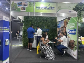 Foto do stand da Desenvolve MT na Fit Pantanal