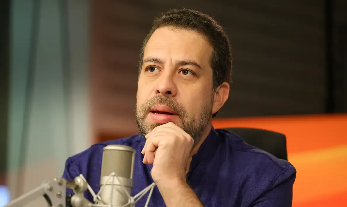 Boulos critica bancos e lobbies no Senado sobre Move Brasil e escala 6 por 1