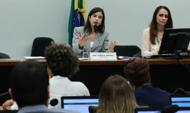 Misoginia avança na Câmara com proposta que equipara prática ao racismo