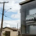 Moradores relatam falta de energia e sucessivas quedas de luz em bairros de Lucas do Rio Verde nesta quarta-feira