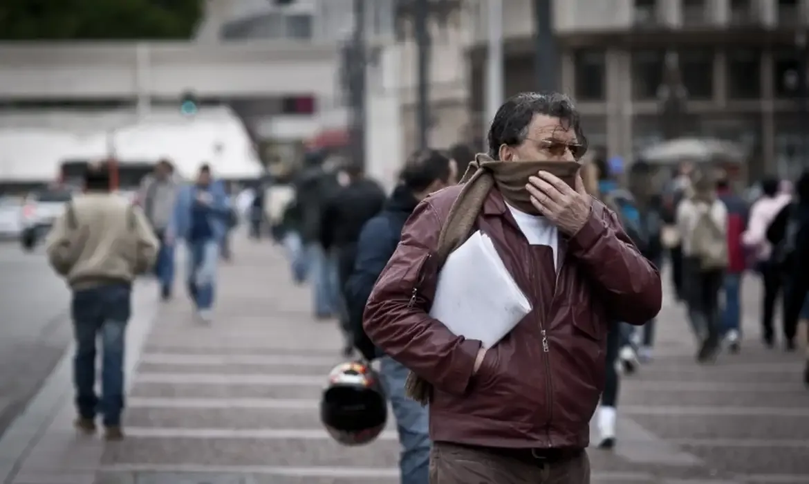 Chuvas avançam e frio ganha força nesta segunda-feira, aponta Inmet