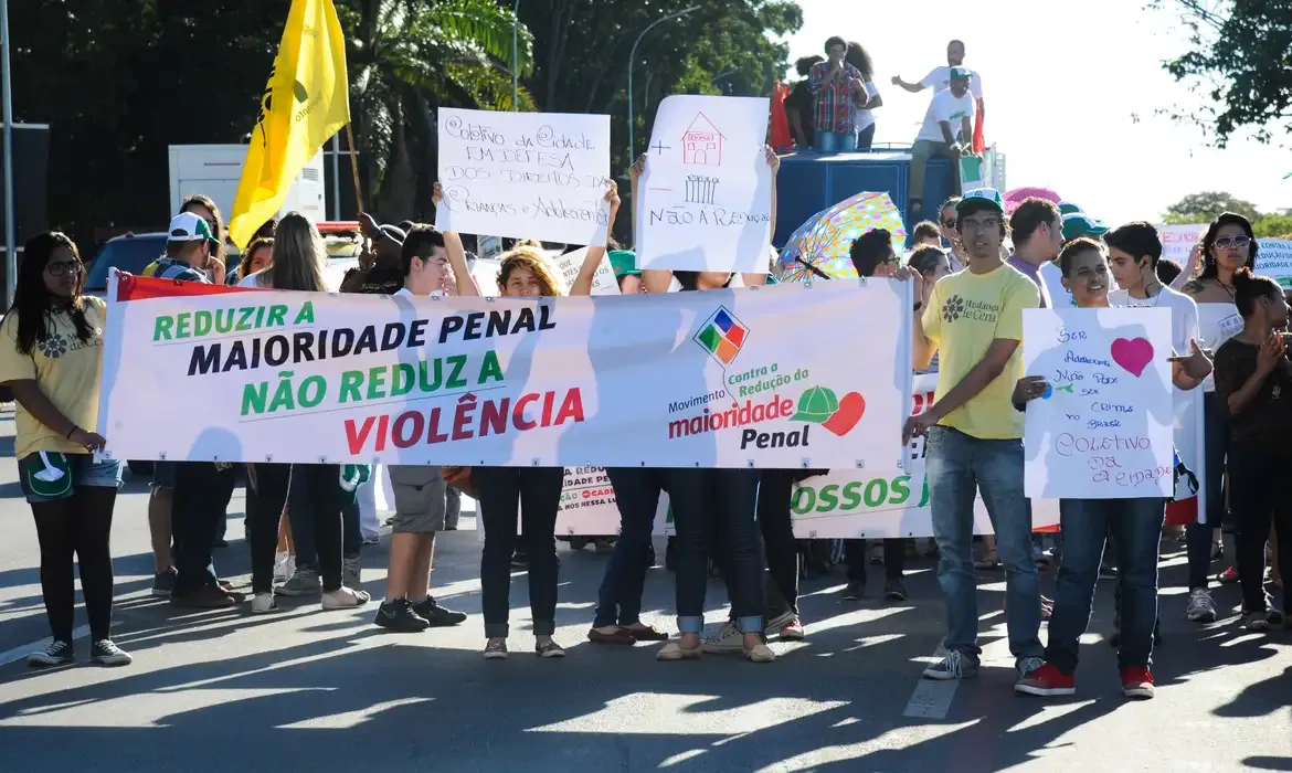 Maioridade gera críticas de entidades após avanço de PEC na Câmara