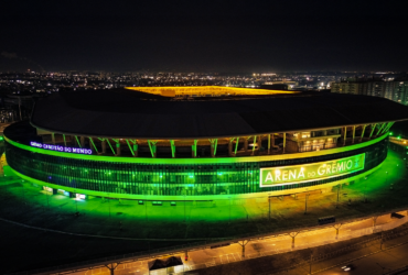 Arena do Grêmio recebe iluminação em verde e amarelo