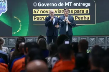 Pivetta dando palestra sobre o crime organizado