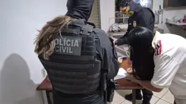 Policiais civis da DRACO em operação