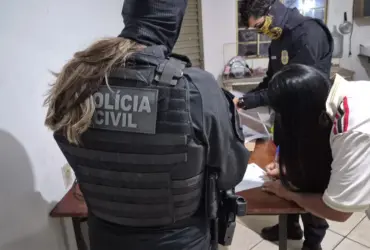 Policiais civis da DRACO em operação