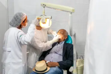 Próteses dentárias gratuitas