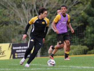Criciúma x Londrina: onde assistir ao vivo e escalações  da Série B 2026. Imagem: Celso Luz/Criciúma