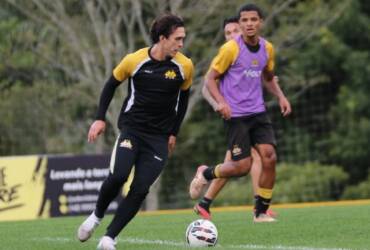 Criciúma x Londrina: onde assistir ao vivo e escalações  da Série B 2026. Imagem: Celso Luz/Criciúma