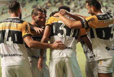 Onde assistir Criciúma x São Bernardo ao vivo: duelo quente na Série B promete fogo no gramado. Imagem: Celso da Luz/Criciúma