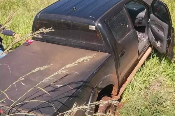 Veiculo de suspeito de feminicidio em fuga para o paraguai