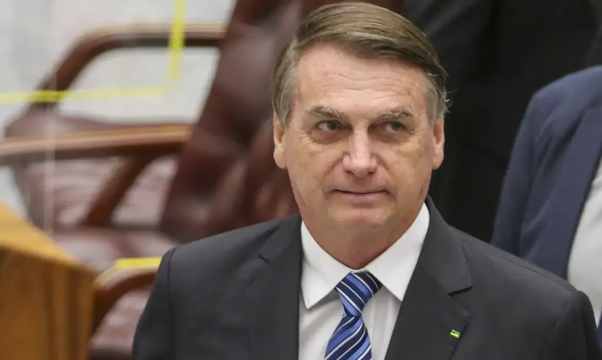Armas de Bolsonaro são entregues à PF, mas Exército informa ausência de duas