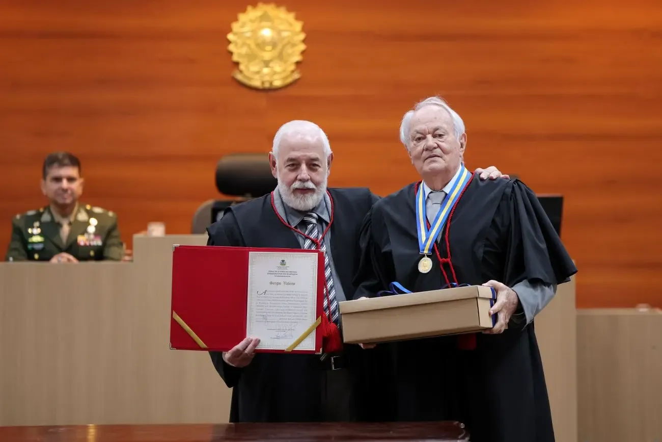 Sérgio Valério é homenageado pelo TJMT antes da aposentadoria