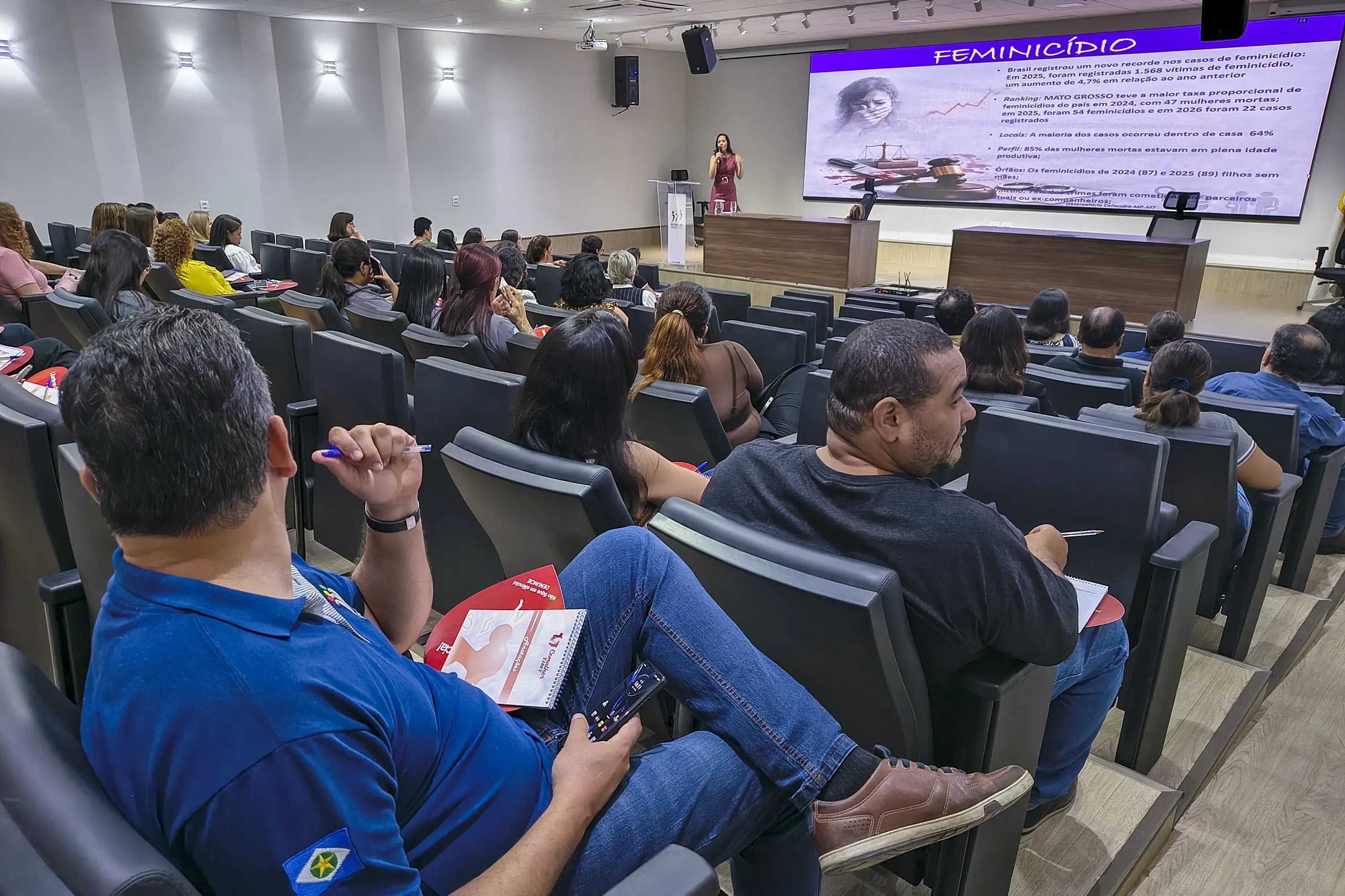 Violência contra a mulher é tema de palestra no Detran