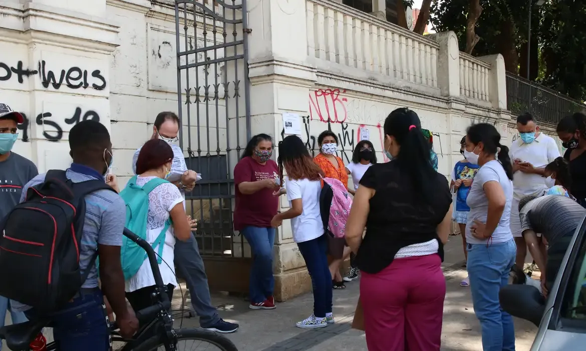 Violência contra meninas exige atuação das escolas e famílias