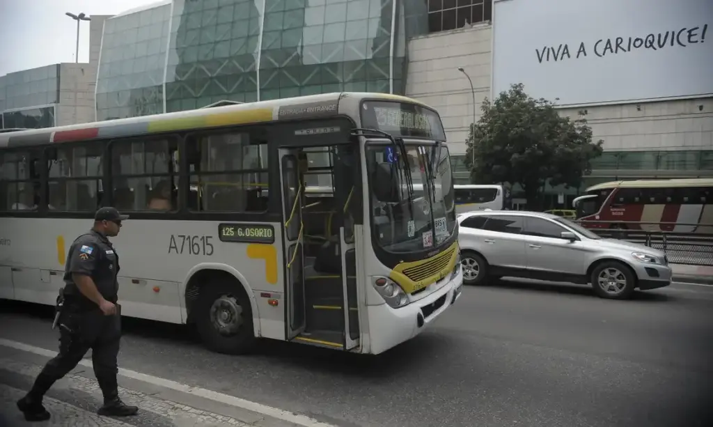 Rodoviários mantêm estado de greve e aguardam nova proposta no Rio