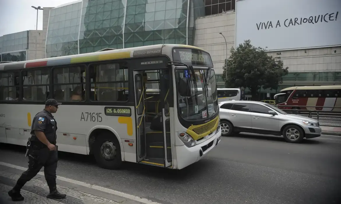 Rodoviários mantêm estado de greve e aguardam nova proposta no Rio