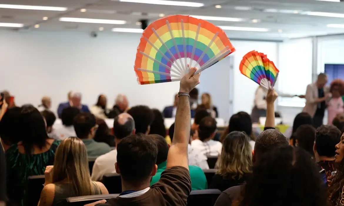 Rio regularizará salários atrasados do programa Rio Sem LGBTIfobia