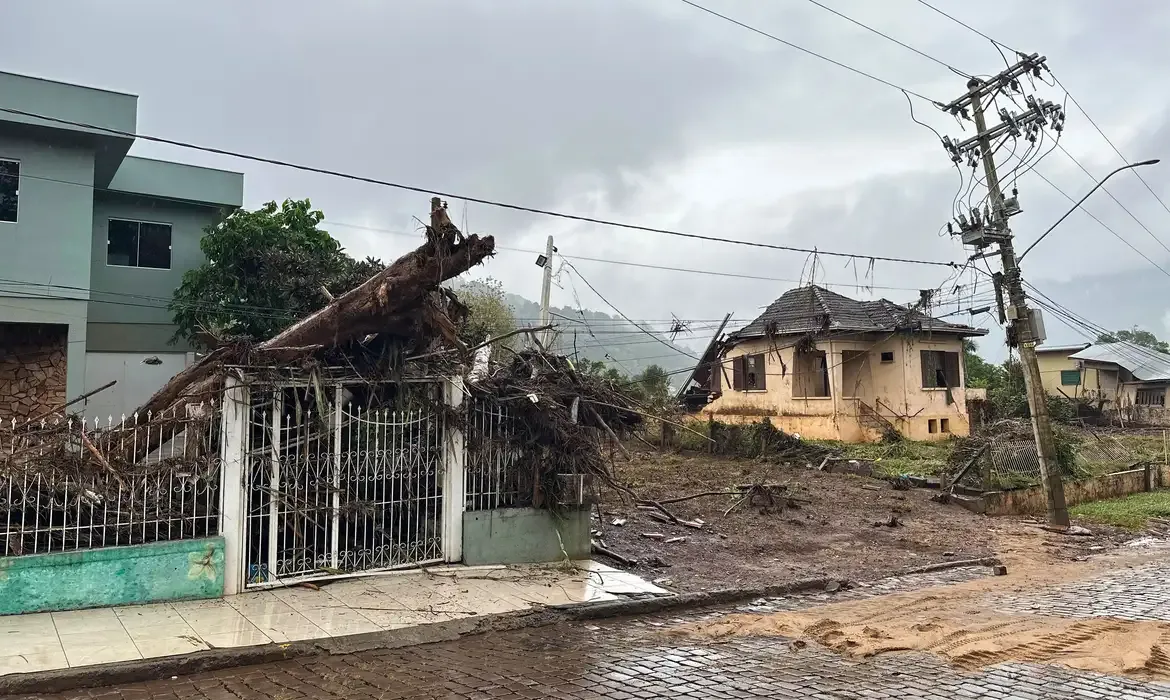 Tempestades elevam risco de inundações no Rio Grande do Sul até quarta-feira
