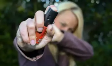 Spray ganha críticas de promotora após aprovação de projeto para defesa pessoal