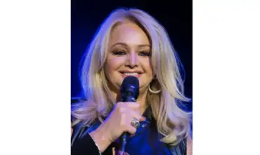 Bonnie Tyler morre aos 75 anos após período de internação em Portugal