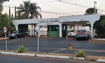 Moraes nega visita de Milei a Bolsonaro durante prisão domiciliar