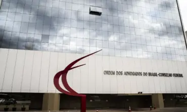 OAB solicita ao STF autorização para comunicação entre Flávio Bolsonaro e Jair Bolsonaro