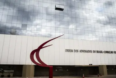 OAB solicita ao STF autorização para comunicação entre Flávio Bolsonaro e Jair Bolsonaro