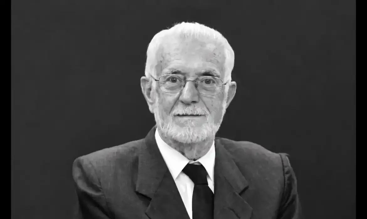 Gallotti é velado no STF após trajetória de 16 anos como ministro
