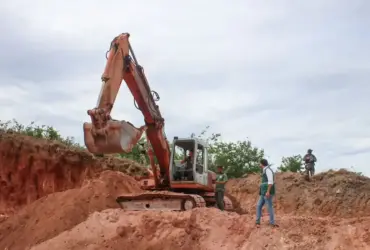 Inea interdita área de extração ilegal de minério em Maricá