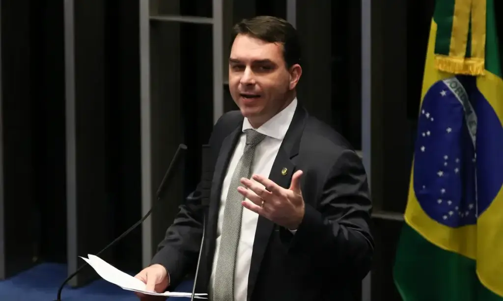 Flávio será ouvido em investigação por calúnia contra Lula, pede PGR