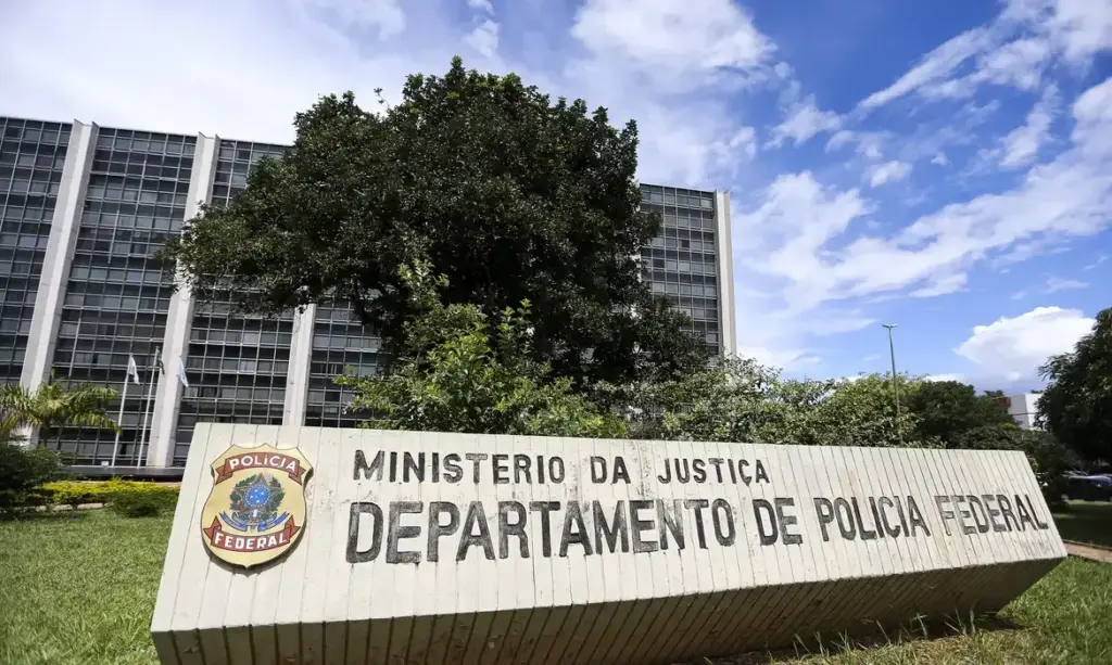 Operação mira empresário suspeito de intimidar jornalistas no caso Master