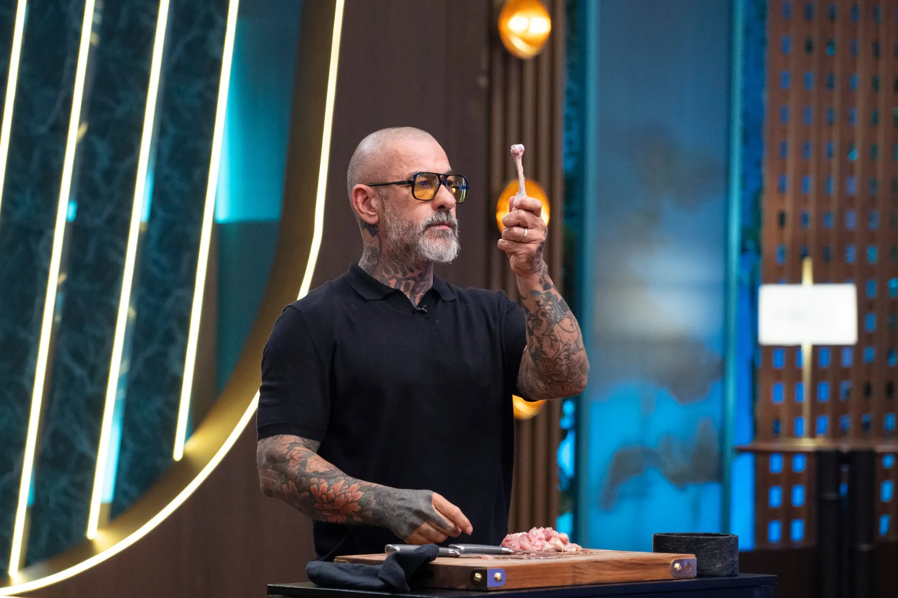 MasterChef Brasil: Henrique Fogaça pode desfalcar mais um episódio após acidente de moto